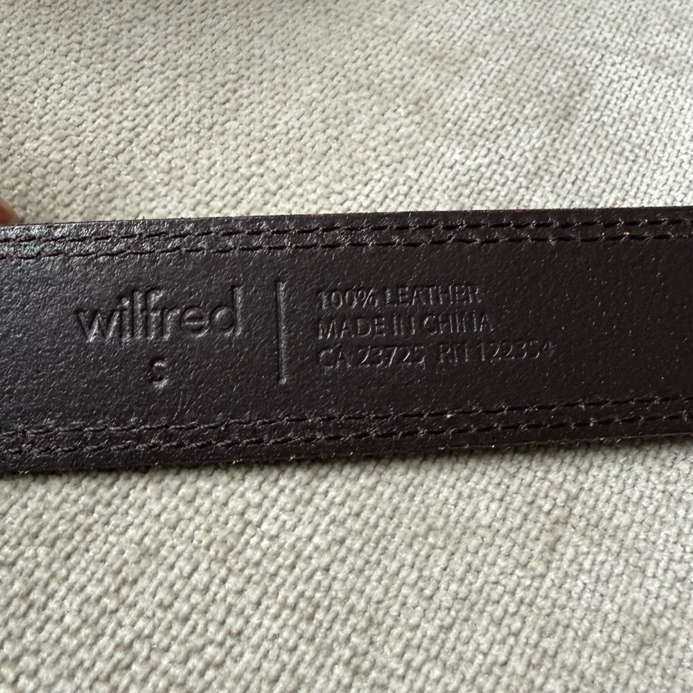 Aritzia Accent Red Brown Leather Belt with Gold Buckle sz SMALL - Picture 3 of 4
